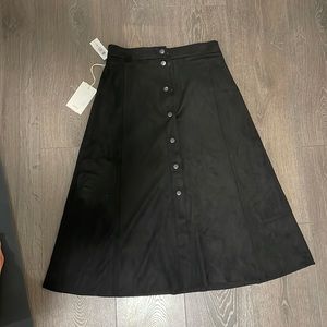 Aritzia Wilfred size 4 black vegan suede midi skirt